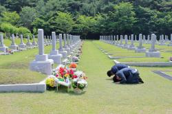 봉오동전투전승 104주년 기념 홍범도장군님 묘역 참배(6/7)